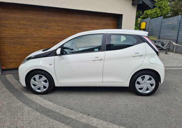 Toyota Aygo cena 33000 przebieg: 109000, rok produkcji 2015 z Sosnowiec małe 326